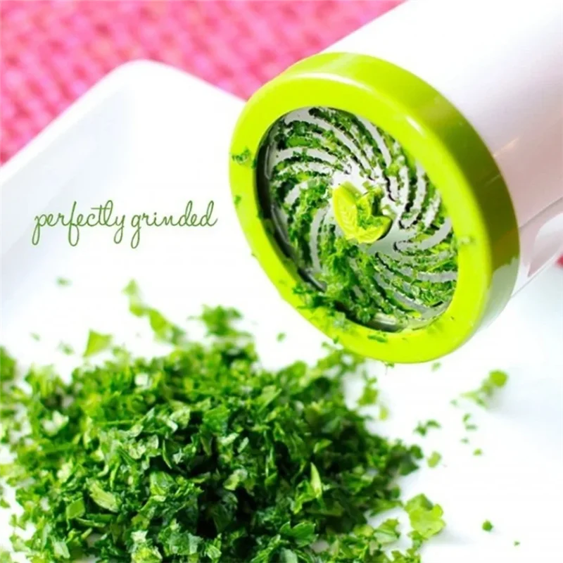 Manual herb chopper